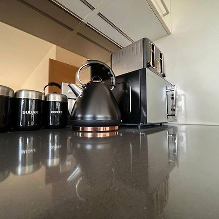 2 Bedroom Modern City Centre Bournemouth Apartment 본머스 외부 사진