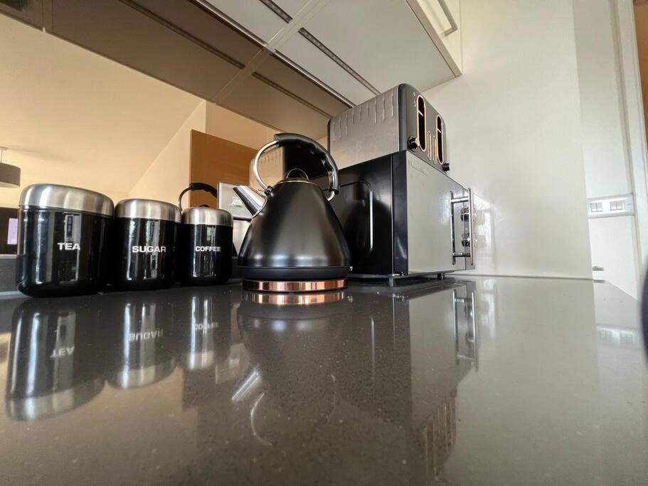 2 Bedroom Modern City Centre Bournemouth Apartment 본머스 외부 사진
